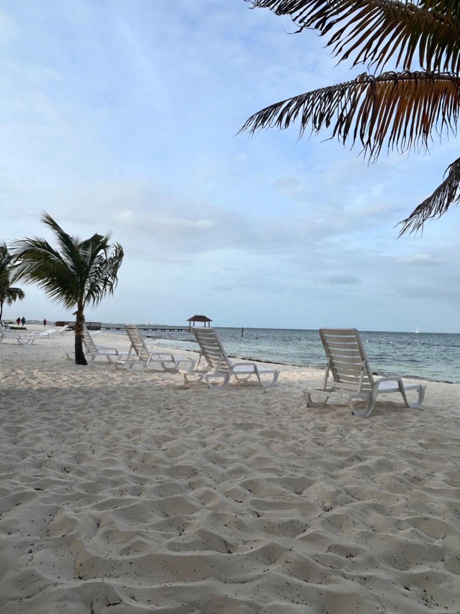 Front Beach Private Room With Shared Bathroom Канкун Экстерьер фото