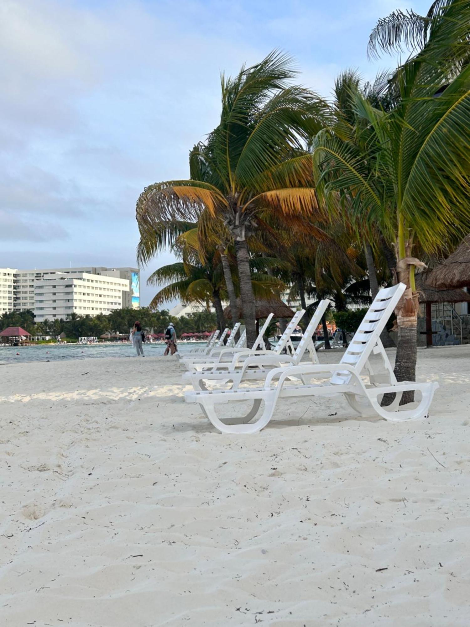 Front Beach Private Room With Shared Bathroom Канкун Экстерьер фото