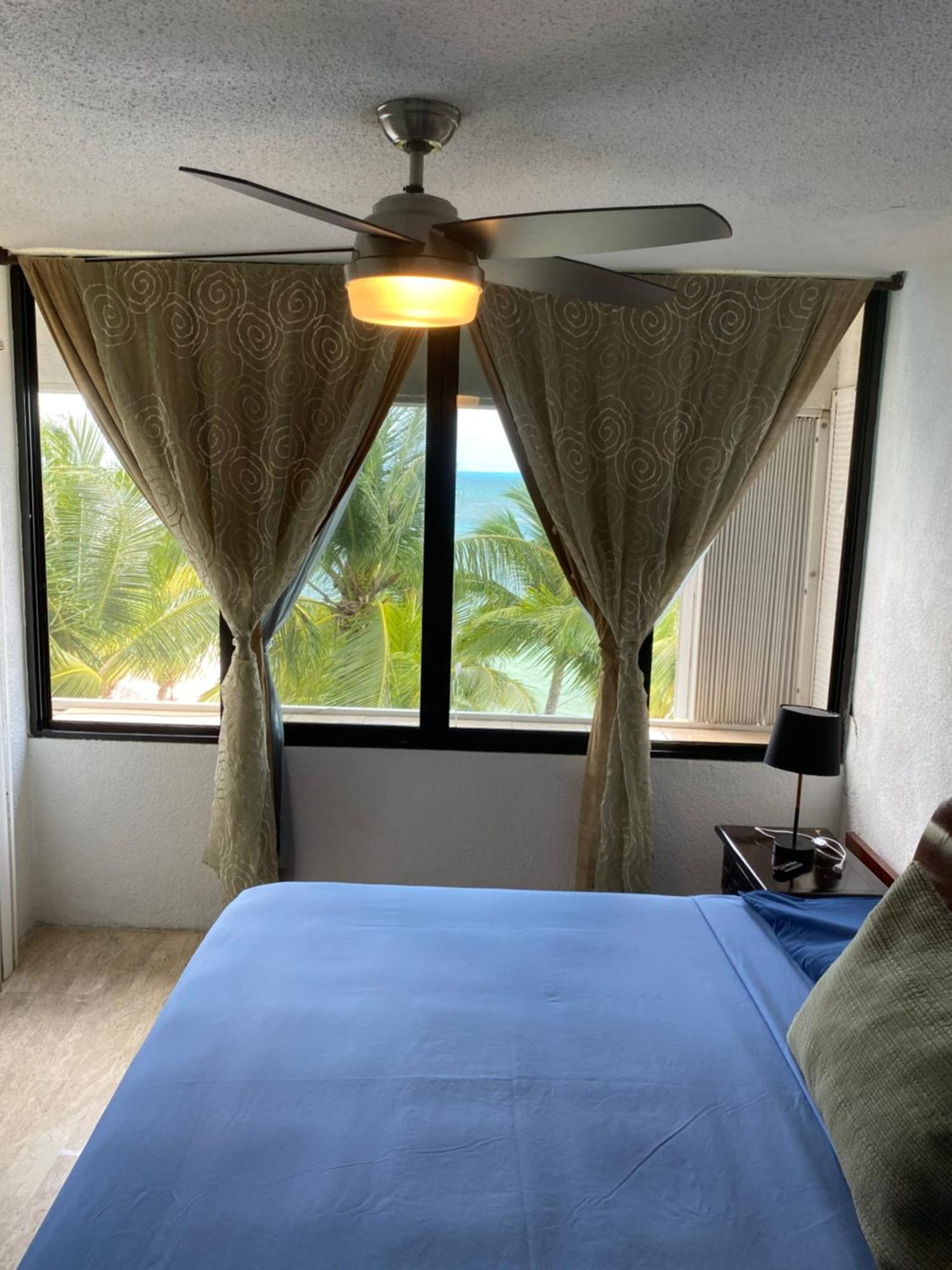 Front Beach Private Room With Shared Bathroom Канкун Экстерьер фото